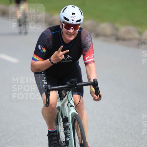 15.06.2025 - 27. Vierlanden-Triathlon H.Heesch http://msf.ph/oto/7984817 15.06.2025 11:02:17 Radfahren 104, 174, 557, 713 meine-sportfotos.de