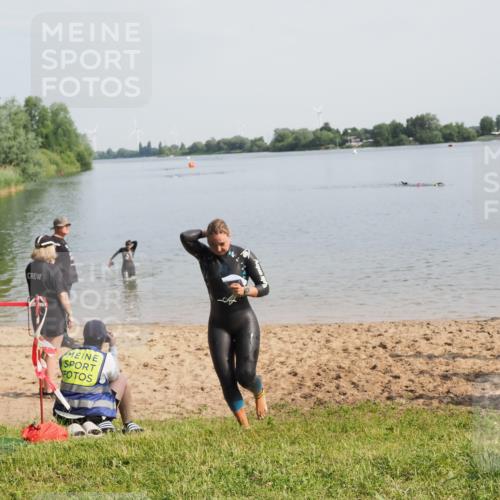 21.06.2025 - 27. Vierlanden-Triathlon MichiJ http://msf.ph/oto/7984824 15.06.2026 09:09:05 Schwimmen 199, 204 meine-sportfotos.de