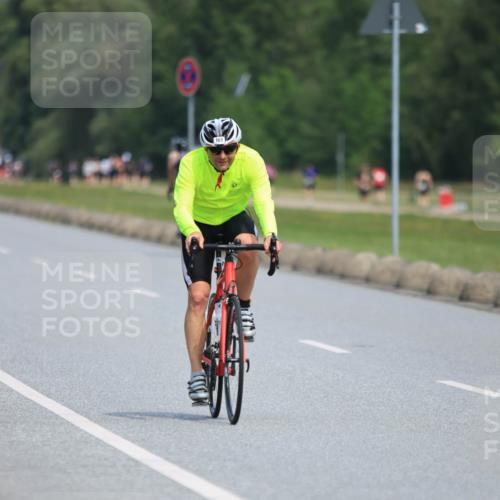 15.06.2025 - 27. Vierlanden-Triathlon H.Heesch http://msf.ph/oto/7984826 15.06.2025 11:24:27 Radfahren 161, 213, 904 meine-sportfotos.de