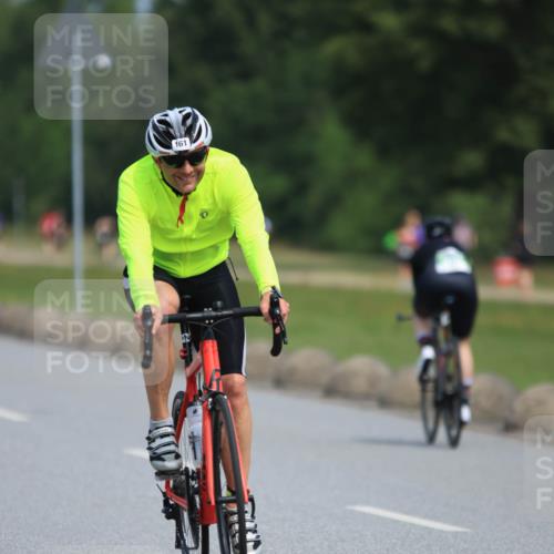 15.06.2025 - 27. Vierlanden-Triathlon H.Heesch http://msf.ph/oto/7984839 15.06.2025 11:24:28 Radfahren 161, 213 meine-sportfotos.de