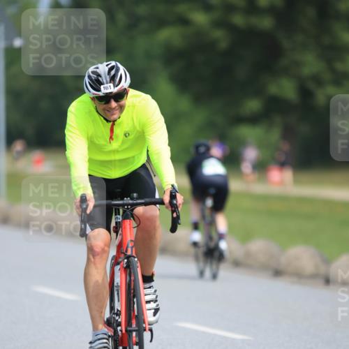 15.06.2025 - 27. Vierlanden-Triathlon H.Heesch http://msf.ph/oto/7984847 15.06.2025 11:24:28 Radfahren 161, 213 meine-sportfotos.de
