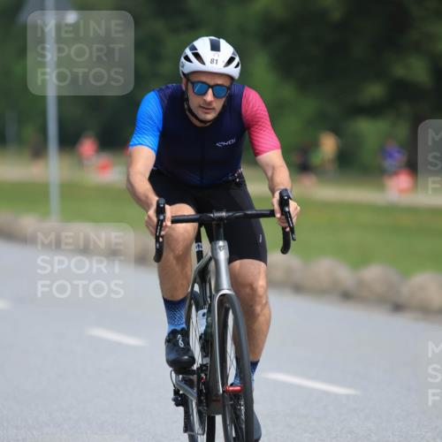 15.06.2025 - 27. Vierlanden-Triathlon H.Heesch http://msf.ph/oto/7984937 15.06.2025 11:25:01 Radfahren 22, 29, 81, 693, 970 meine-sportfotos.de