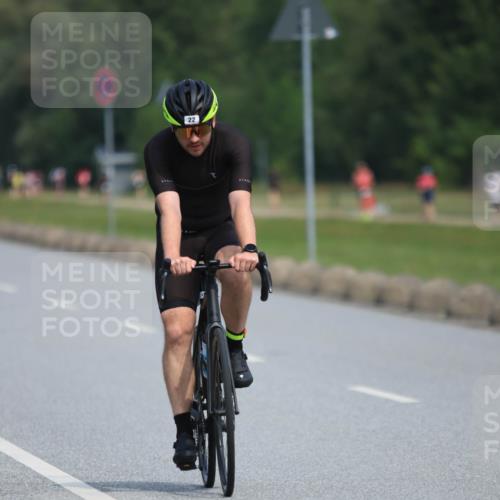 15.06.2025 - 27. Vierlanden-Triathlon H.Heesch http://msf.ph/oto/7984951 15.06.2025 11:25:04 Radfahren 22, 29, 81, 693, 970 meine-sportfotos.de