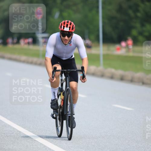 15.06.2025 - 27. Vierlanden-Triathlon H.Heesch http://msf.ph/oto/7985007 15.06.2025 11:25:08 Radfahren 22, 29, 726, 944, 970 meine-sportfotos.de
