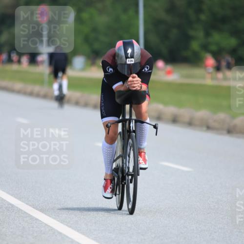 15.06.2025 - 27. Vierlanden-Triathlon H.Heesch http://msf.ph/oto/7985049 15.06.2025 11:25:12 Radfahren 29, 726, 927, 944 meine-sportfotos.de
