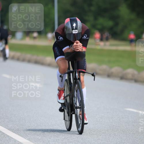 15.06.2025 - 27. Vierlanden-Triathlon H.Heesch http://msf.ph/oto/7985070 15.06.2025 11:25:12 Radfahren 29, 726, 927, 944 meine-sportfotos.de