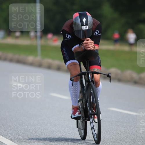 15.06.2025 - 27. Vierlanden-Triathlon H.Heesch http://msf.ph/oto/7985084 15.06.2025 11:25:13 Radfahren 29, 726, 927, 944 meine-sportfotos.de