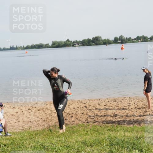 21.06.2025 - 27. Vierlanden-Triathlon MichiJ http://msf.ph/oto/7985091 15.06.2026 09:09:21 Schwimmen 224 meine-sportfotos.de
