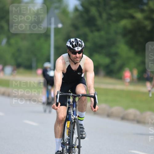 15.06.2025 - 27. Vierlanden-Triathlon H.Heesch http://msf.ph/oto/7985121 15.06.2025 11:25:22 Radfahren 68, 97, 143, 169, 233, 792, 888 meine-sportfotos.de