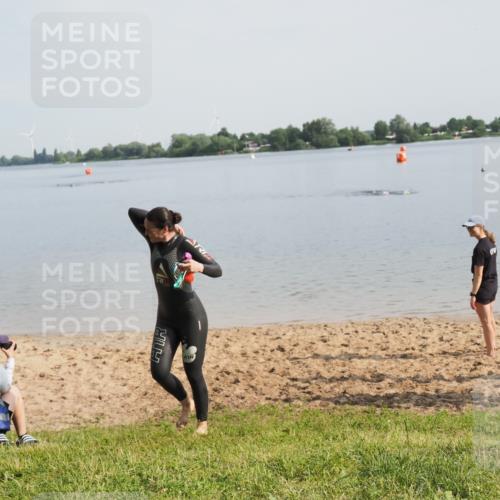 21.06.2025 - 27. Vierlanden-Triathlon MichiJ http://msf.ph/oto/7985122 15.06.2026 09:09:22 Schwimmen 224 meine-sportfotos.de