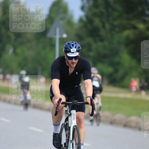 15.06.2025 - 27. Vierlanden-Triathlon H.Heesch http://msf.ph/oto/7985138 15.06.2025 11:25:23 Radfahren 68, 97, 143, 169, 233, 792, 888 meine-sportfotos.de