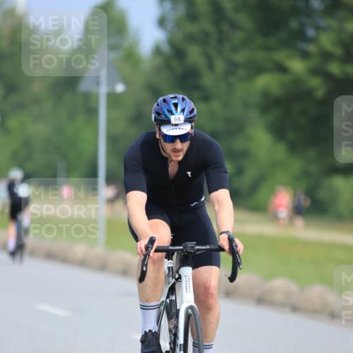 15.06.2025 - 27. Vierlanden-Triathlon H.Heesch http://msf.ph/oto/7985156 15.06.2025 11:25:23 Radfahren 68, 97, 143, 169, 233, 792, 888 meine-sportfotos.de