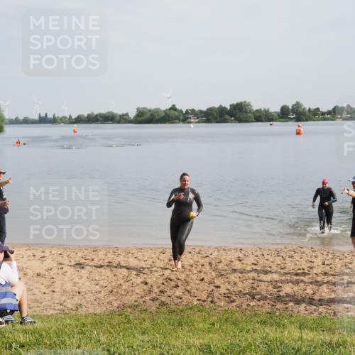 21.06.2025 - 27. Vierlanden-Triathlon MichiJ http://msf.ph/oto/7985169 15.06.2026 09:10:17 Schwimmen 213, 250 meine-sportfotos.de