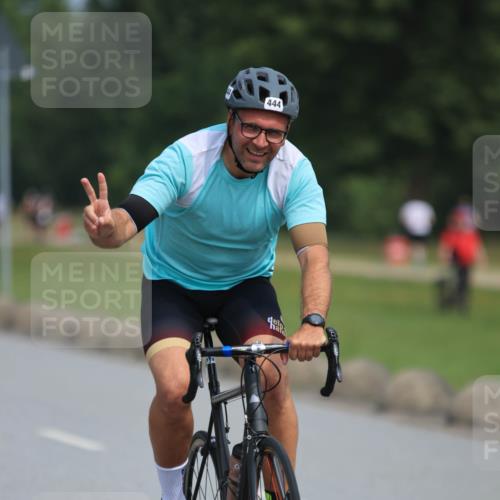 15.06.2025 - 27. Vierlanden-Triathlon H.Heesch http://msf.ph/oto/7985179 15.06.2025 11:04:15 Radfahren 444 meine-sportfotos.de