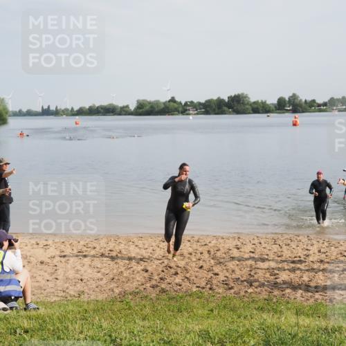 21.06.2025 - 27. Vierlanden-Triathlon MichiJ http://msf.ph/oto/7985194 15.06.2026 09:10:17 Schwimmen 213, 250 meine-sportfotos.de