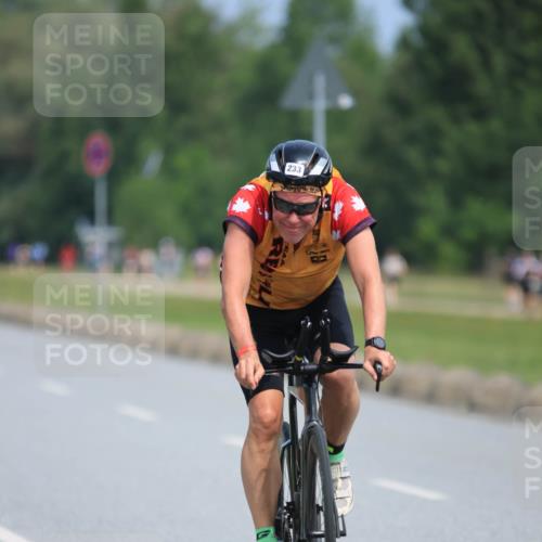 15.06.2025 - 27. Vierlanden-Triathlon H.Heesch http://msf.ph/oto/7985202 15.06.2025 11:25:30 Radfahren 143, 169, 233, 792, 888 meine-sportfotos.de