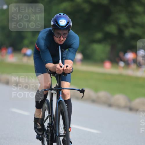 15.06.2025 - 27. Vierlanden-Triathlon H.Heesch http://msf.ph/oto/7985216 15.06.2025 11:26:08 Radfahren 18, 652, 682, 798, 800, 881, 919 meine-sportfotos.de