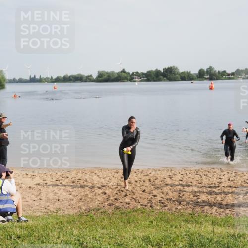 21.06.2025 - 27. Vierlanden-Triathlon MichiJ http://msf.ph/oto/7985218 15.06.2026 09:10:17 Schwimmen 213, 250 meine-sportfotos.de