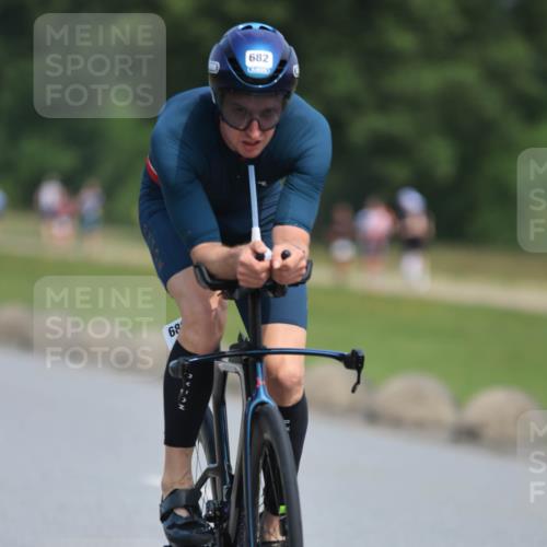15.06.2025 - 27. Vierlanden-Triathlon H.Heesch http://msf.ph/oto/7985222 15.06.2025 11:26:09 Radfahren 18, 652, 682, 798, 800, 881, 911, 919 meine-sportfotos.de