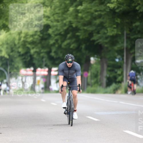 15.06.2025 - 7 Türme Triathlon Yannick Fuchs http://msf.ph/oto/7985227 15.06.2025 11:39:34 Radfahren 220, 329 meine-sportfotos.de
