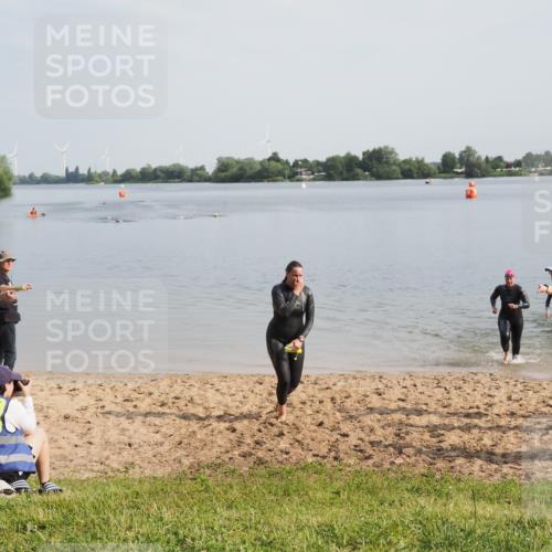 21.06.2025 - 27. Vierlanden-Triathlon MichiJ http://msf.ph/oto/7985230 15.06.2026 09:10:18 Schwimmen 213, 250 meine-sportfotos.de