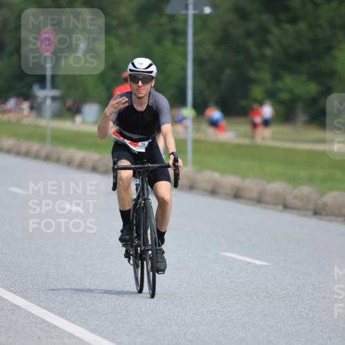 15.06.2025 - 27. Vierlanden-Triathlon H.Heesch http://msf.ph/oto/7985265 15.06.2025 11:26:14 Radfahren 18, 798, 800, 881, 911, 945, 978 meine-sportfotos.de