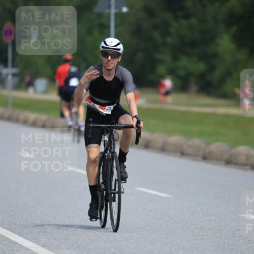 15.06.2025 - 27. Vierlanden-Triathlon H.Heesch http://msf.ph/oto/7985281 15.06.2025 11:26:15 Radfahren 18, 798, 800, 881, 911, 945, 978 meine-sportfotos.de