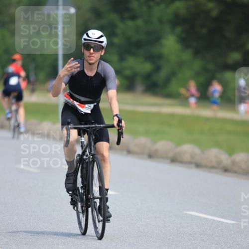15.06.2025 - 27. Vierlanden-Triathlon H.Heesch http://msf.ph/oto/7985294 15.06.2025 11:26:15 Radfahren 18, 798, 800, 881, 911, 945, 978 meine-sportfotos.de