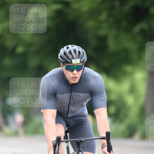 15.06.2025 - 7 Türme Triathlon Yannick Fuchs http://msf.ph/oto/7985301 15.06.2025 11:39:35 Radfahren 220, 329 meine-sportfotos.de