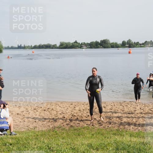 21.06.2025 - 27. Vierlanden-Triathlon MichiJ http://msf.ph/oto/7985308 15.06.2026 09:10:19 Schwimmen 213, 218, 250 meine-sportfotos.de