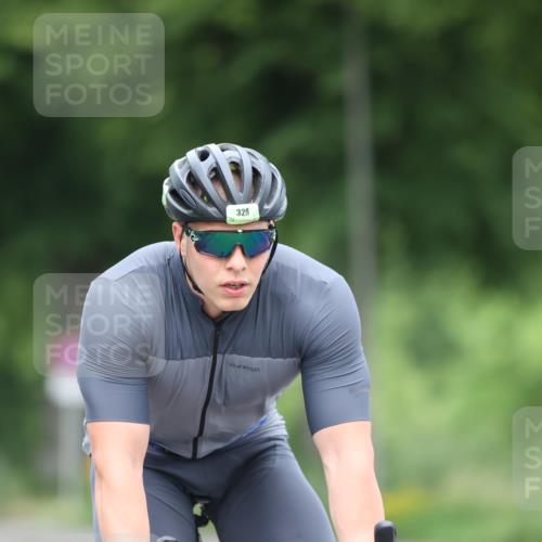 15.06.2025 - 7 Türme Triathlon Yannick Fuchs http://msf.ph/oto/7985314 15.06.2025 11:39:35 Radfahren 220, 329 meine-sportfotos.de