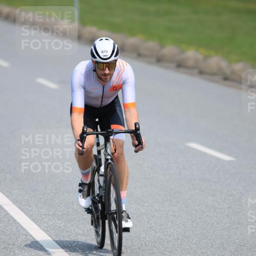 15.06.2025 - 27. Vierlanden-Triathlon H.Heesch http://msf.ph/oto/7985356 15.06.2025 11:30:07 Radfahren 676, 726, 735, 890, 930, 973 meine-sportfotos.de