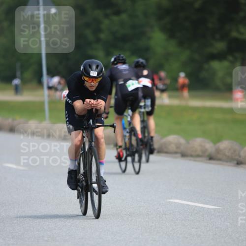 15.06.2025 - 27. Vierlanden-Triathlon H.Heesch http://msf.ph/oto/7985361 15.06.2025 11:04:42 Radfahren 30, 137, 547, 577, 685 meine-sportfotos.de