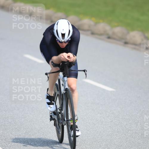 15.06.2025 - 27. Vierlanden-Triathlon H.Heesch http://msf.ph/oto/7985410 15.06.2025 11:30:17 Radfahren 693, 735, 736, 930, 940 meine-sportfotos.de
