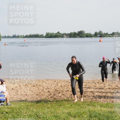 21.06.2025 - 27. Vierlanden-Triathlon MichiJ http://msf.ph/oto/7985411 15.06.2026 09:10:20 Schwimmen 213, 218, 250 meine-sportfotos.de
