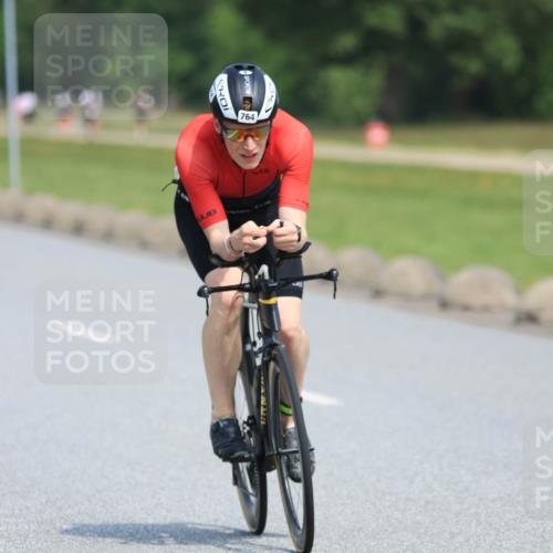 15.06.2025 - 27. Vierlanden-Triathlon H.Heesch http://msf.ph/oto/7985441 15.06.2025 11:30:35 Radfahren 725, 764, 923 meine-sportfotos.de