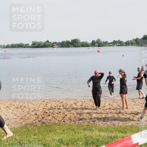 21.06.2025 - 27. Vierlanden-Triathlon MichiJ http://msf.ph/oto/7985463 15.06.2026 09:10:21 Schwimmen 213, 218, 250 meine-sportfotos.de