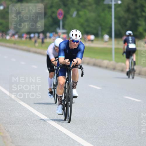15.06.2025 - 27. Vierlanden-Triathlon H.Heesch http://msf.ph/oto/7985472 15.06.2025 11:30:49 Radfahren 167, 639, 712, 749, 875, 926 meine-sportfotos.de