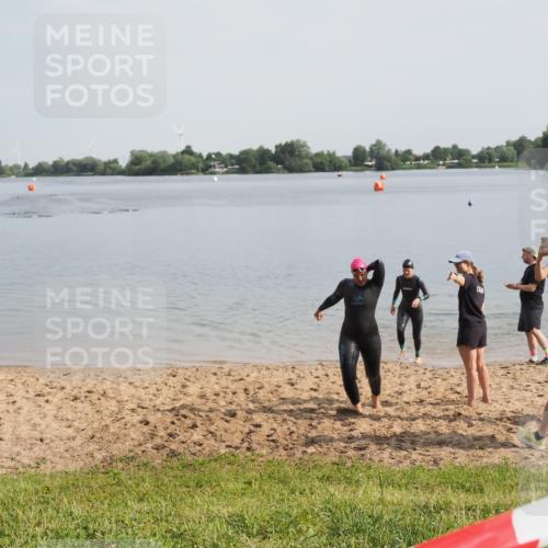 21.06.2025 - 27. Vierlanden-Triathlon MichiJ http://msf.ph/oto/7985475 15.06.2026 09:10:22 Schwimmen 213, 218, 250 meine-sportfotos.de