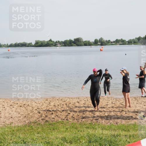 21.06.2025 - 27. Vierlanden-Triathlon MichiJ http://msf.ph/oto/7985491 15.06.2026 09:10:22 Schwimmen 213, 218, 250 meine-sportfotos.de