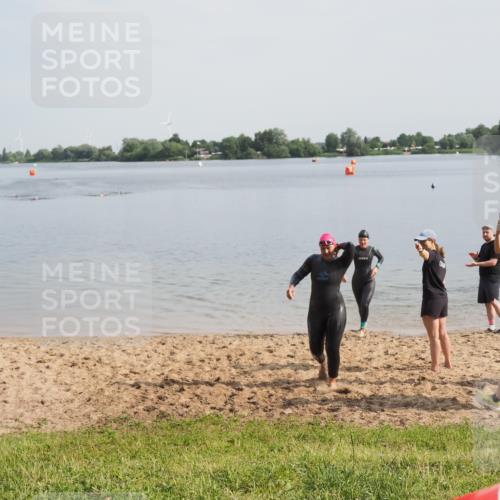 21.06.2025 - 27. Vierlanden-Triathlon MichiJ http://msf.ph/oto/7985505 15.06.2026 09:10:22 Schwimmen 213, 218, 250 meine-sportfotos.de