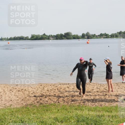 21.06.2025 - 27. Vierlanden-Triathlon MichiJ http://msf.ph/oto/7985511 15.06.2026 09:10:23 Schwimmen 213, 218, 250 meine-sportfotos.de