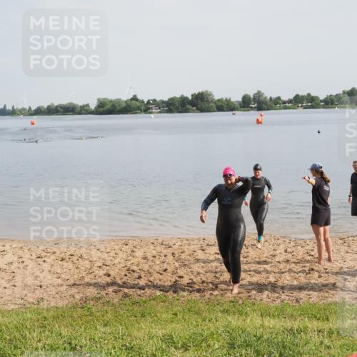 21.06.2025 - 27. Vierlanden-Triathlon MichiJ http://msf.ph/oto/7985524 15.06.2026 09:10:23 Schwimmen 213, 218, 250 meine-sportfotos.de