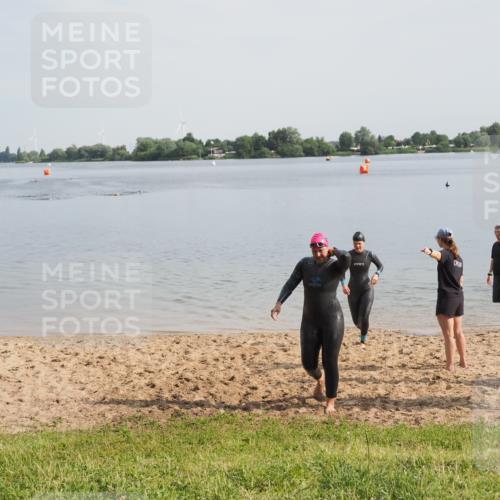 21.06.2025 - 27. Vierlanden-Triathlon MichiJ http://msf.ph/oto/7985534 15.06.2026 09:10:23 Schwimmen 213, 218, 250 meine-sportfotos.de