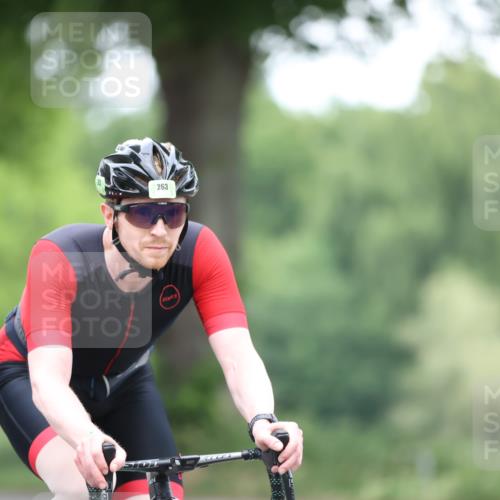 15.06.2025 - 7 Türme Triathlon Yannick Fuchs http://msf.ph/oto/7985538 15.06.2025 11:40:06 Radfahren 263 meine-sportfotos.de