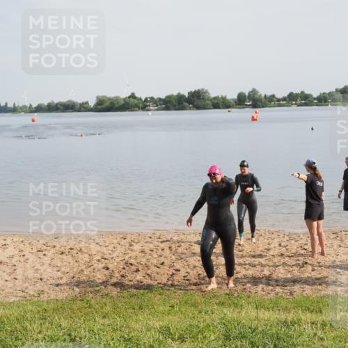 21.06.2025 - 27. Vierlanden-Triathlon MichiJ http://msf.ph/oto/7985557 15.06.2026 09:10:24 Schwimmen 213, 218, 250 meine-sportfotos.de