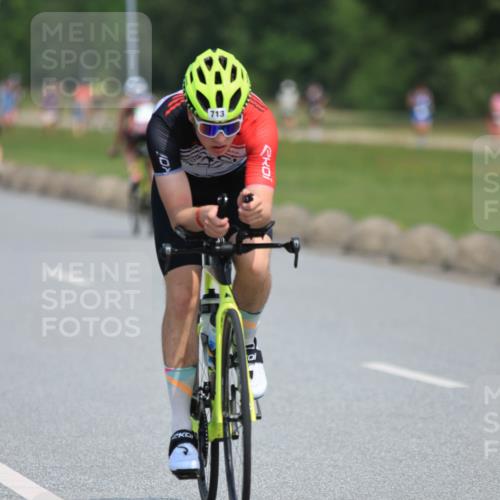 15.06.2025 - 27. Vierlanden-Triathlon H.Heesch http://msf.ph/oto/7985571 15.06.2025 11:31:09 Radfahren 713, 812, 895, 917, 924, 941, 1400 meine-sportfotos.de