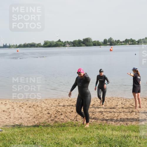21.06.2025 - 27. Vierlanden-Triathlon MichiJ http://msf.ph/oto/7985609 15.06.2026 09:10:24 Schwimmen 213, 218, 250 meine-sportfotos.de