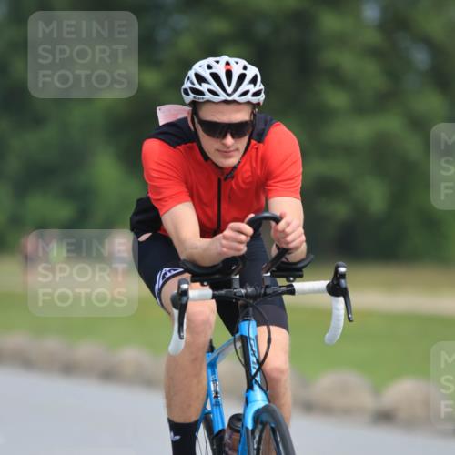 15.06.2025 - 27. Vierlanden-Triathlon H.Heesch http://msf.ph/oto/7985613 15.06.2025 11:05:39 Radfahren 82, 552 meine-sportfotos.de