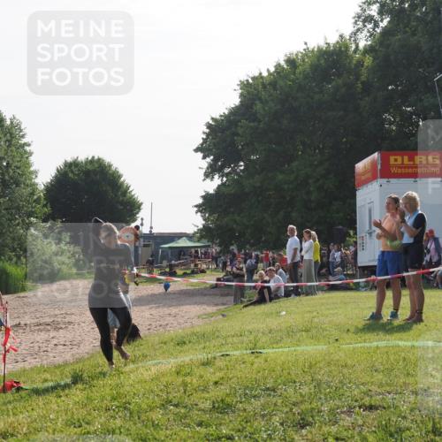 15.06.2025 - 27. Vierlanden-Triathlon KatJ http://msf.ph/oto/7985683 15.06.2025 08:59:11 Schwimmen 227, 235 meine-sportfotos.de